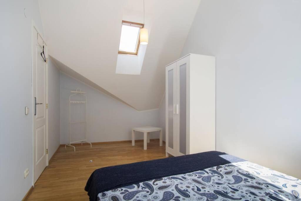 Private Sauna & 4 Bedrooms Old Town Rooftop Apartment 빌뉴스 외부 사진