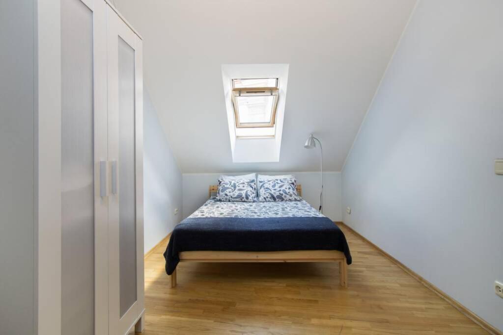 Private Sauna & 4 Bedrooms Old Town Rooftop Apartment 빌뉴스 외부 사진